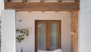 Resa Estates finca Can Floral Ibiza sale koop detail loung ext.jpg